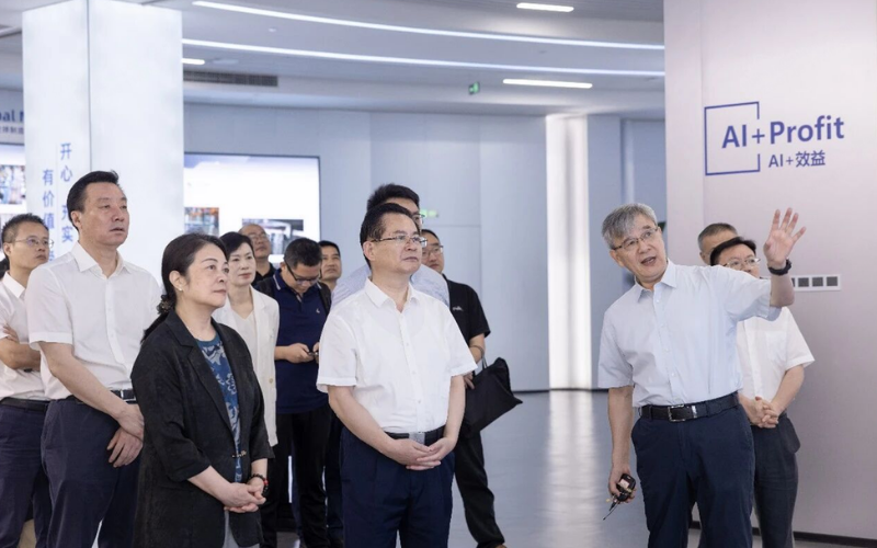 全国政协常委、民革中央副主席刘家强带队调研918.com技术，共探人为智能与工业深度融合蹊径